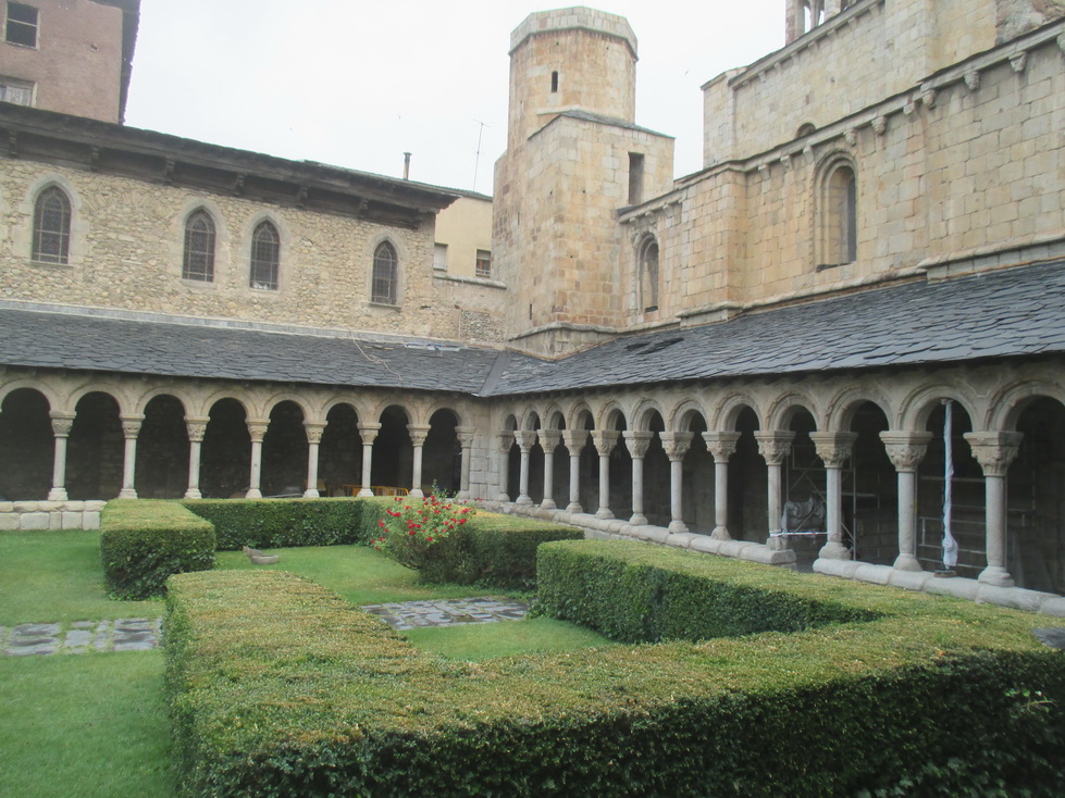 Vista general del claustre de la catedral de la Seu d'Urgell