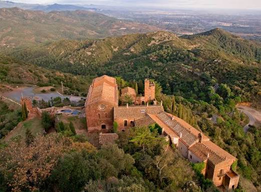Vista aèria del monestir de Sant Miquel d'Escornalbou