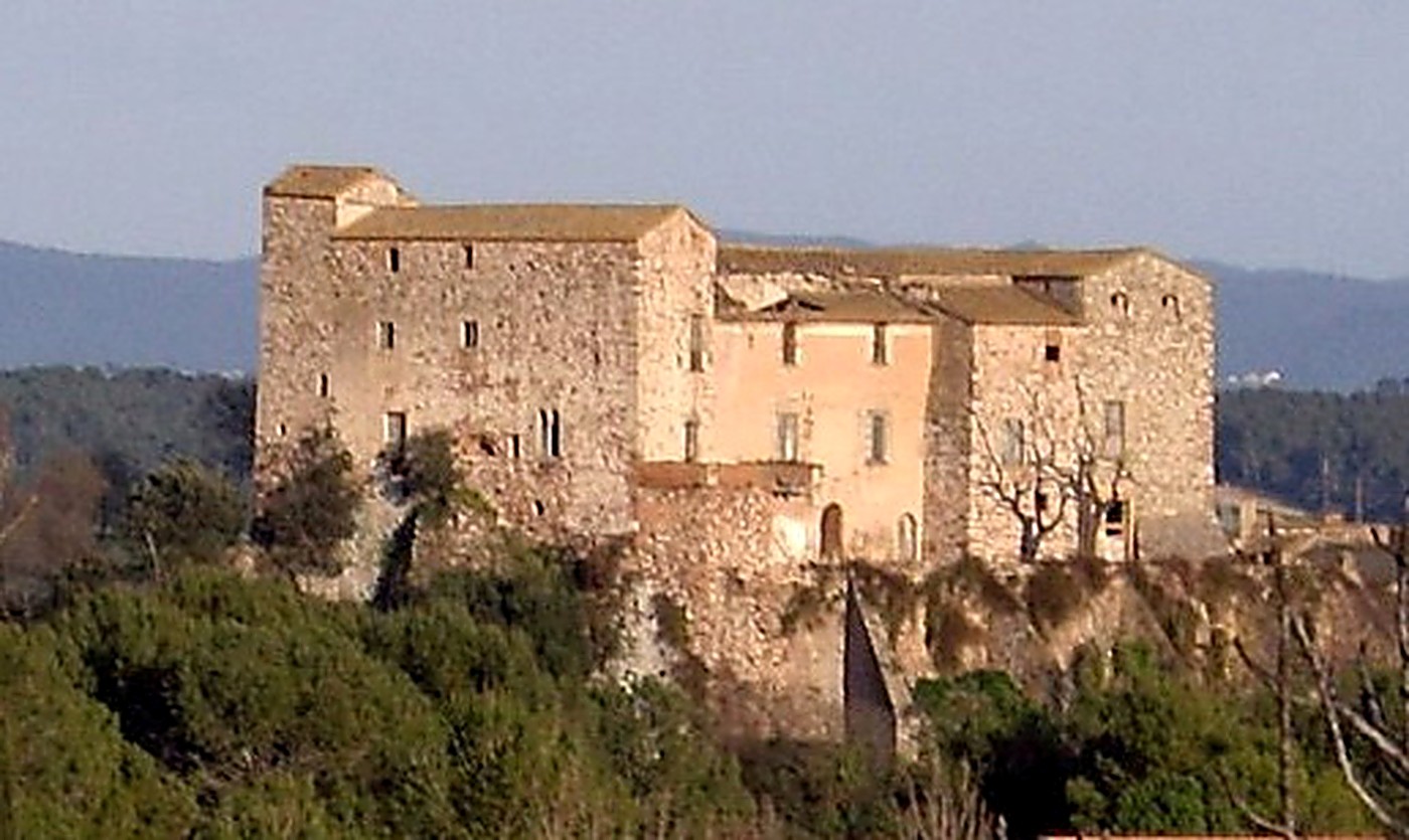Vista general del Castell de Sentmenat