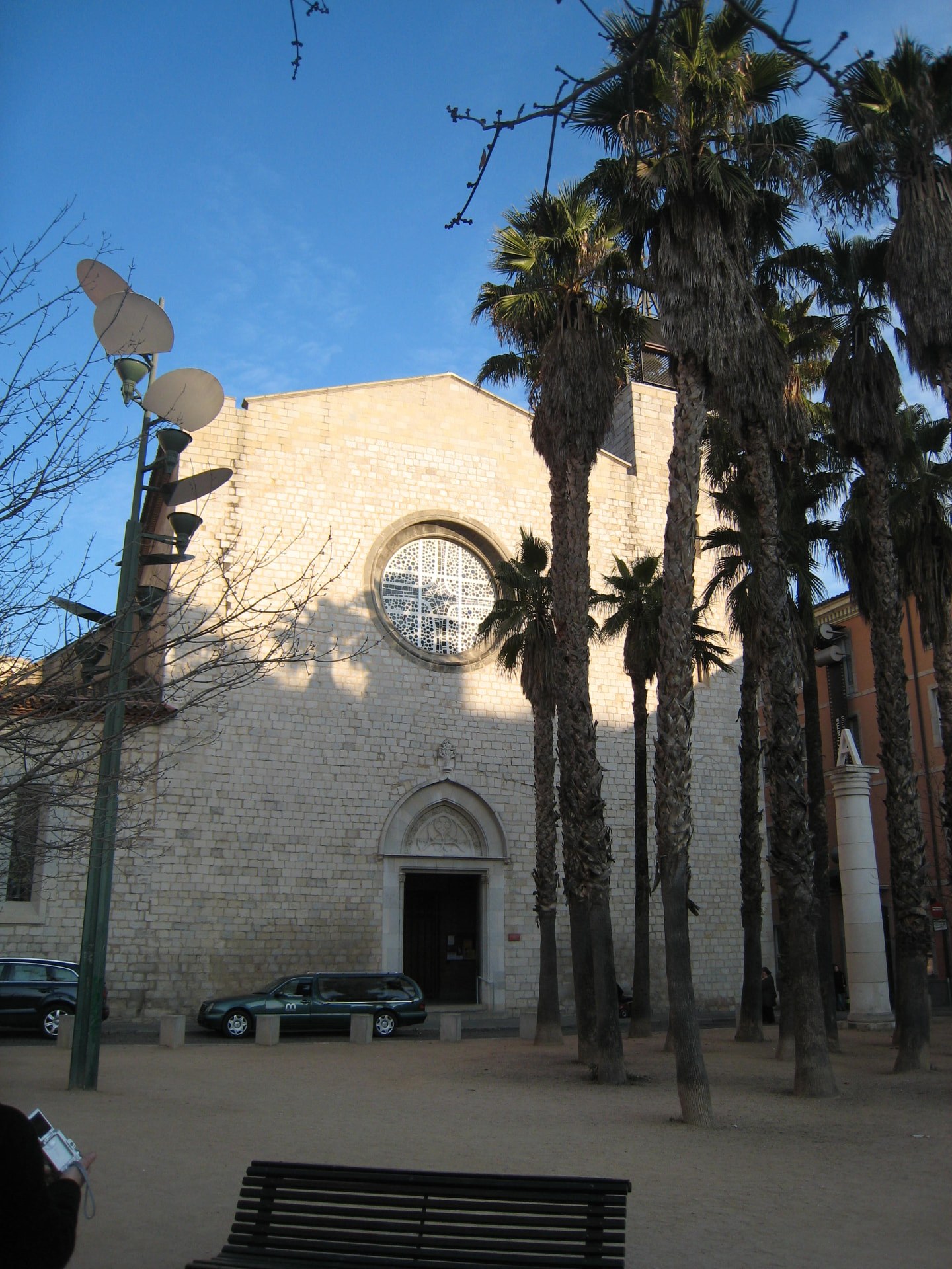 Vista general de la façana de Santa Susanna del Mercadal
